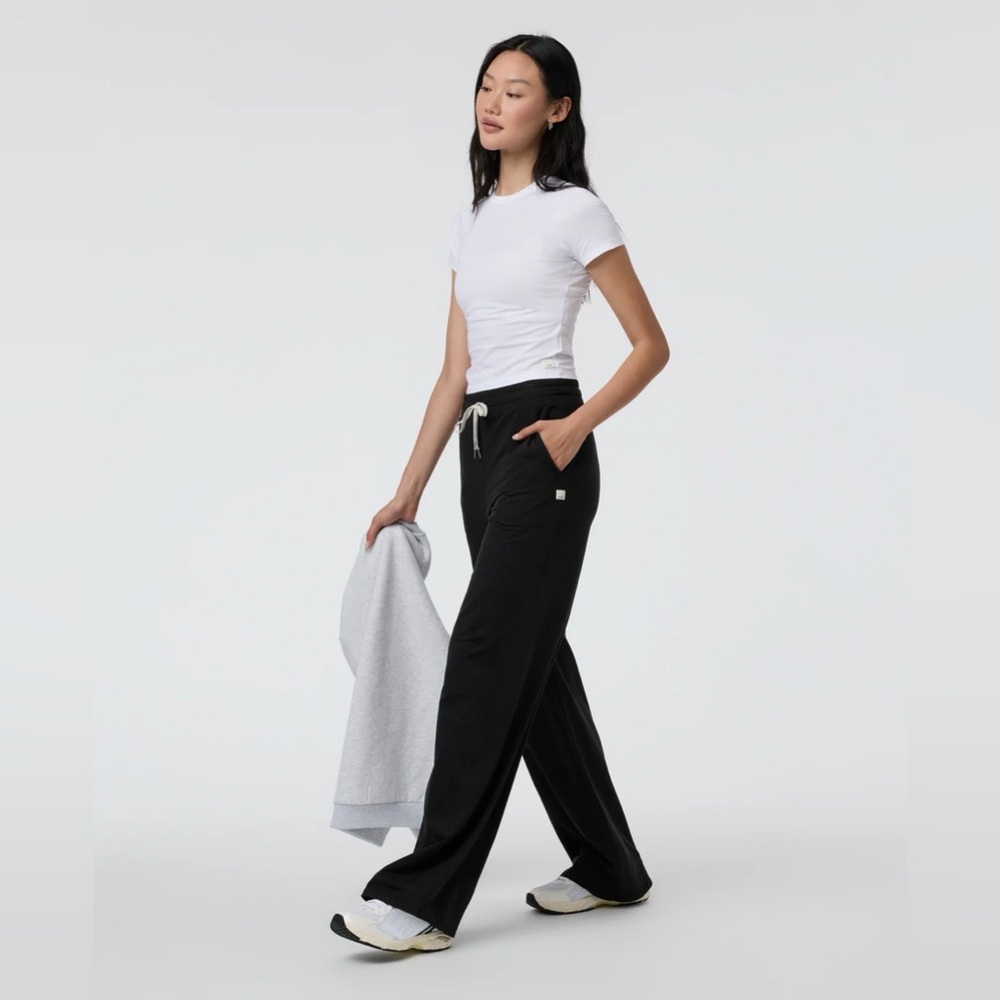 Vuori Halo Essential Wide leg Pant- Size Small